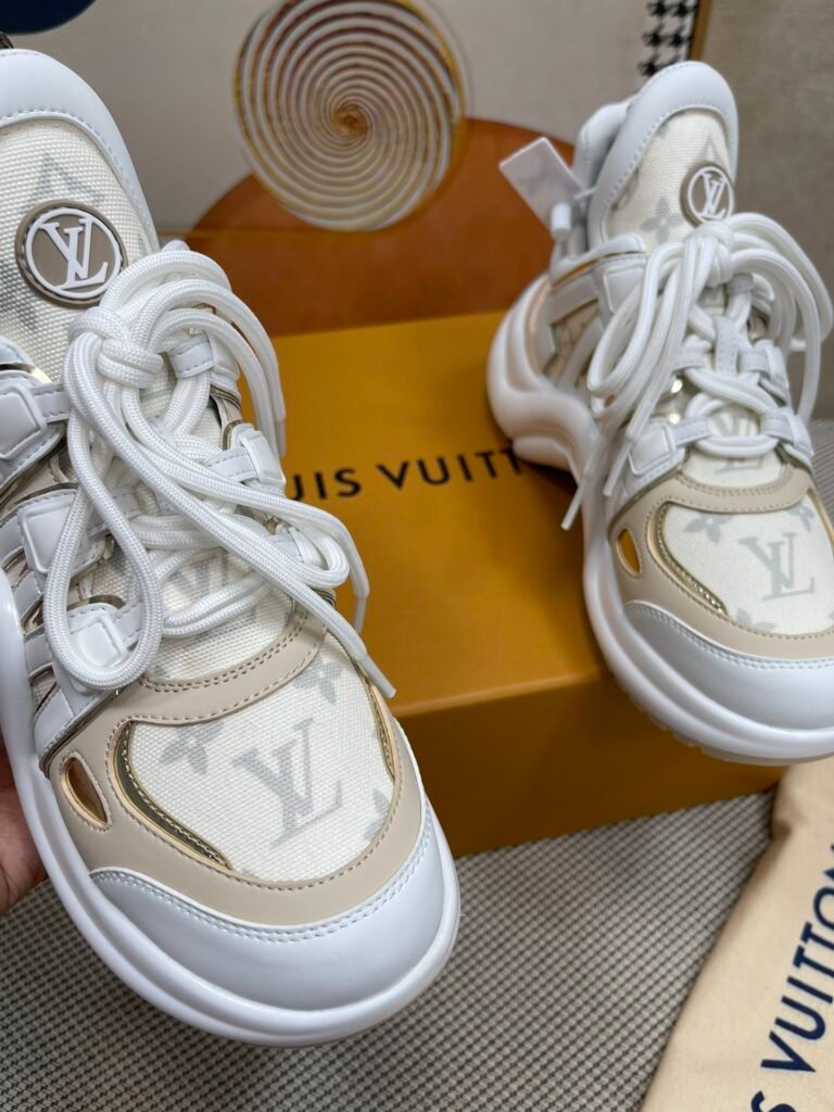 Louis Vuitton Unisex Chunky Sneakers detail 7