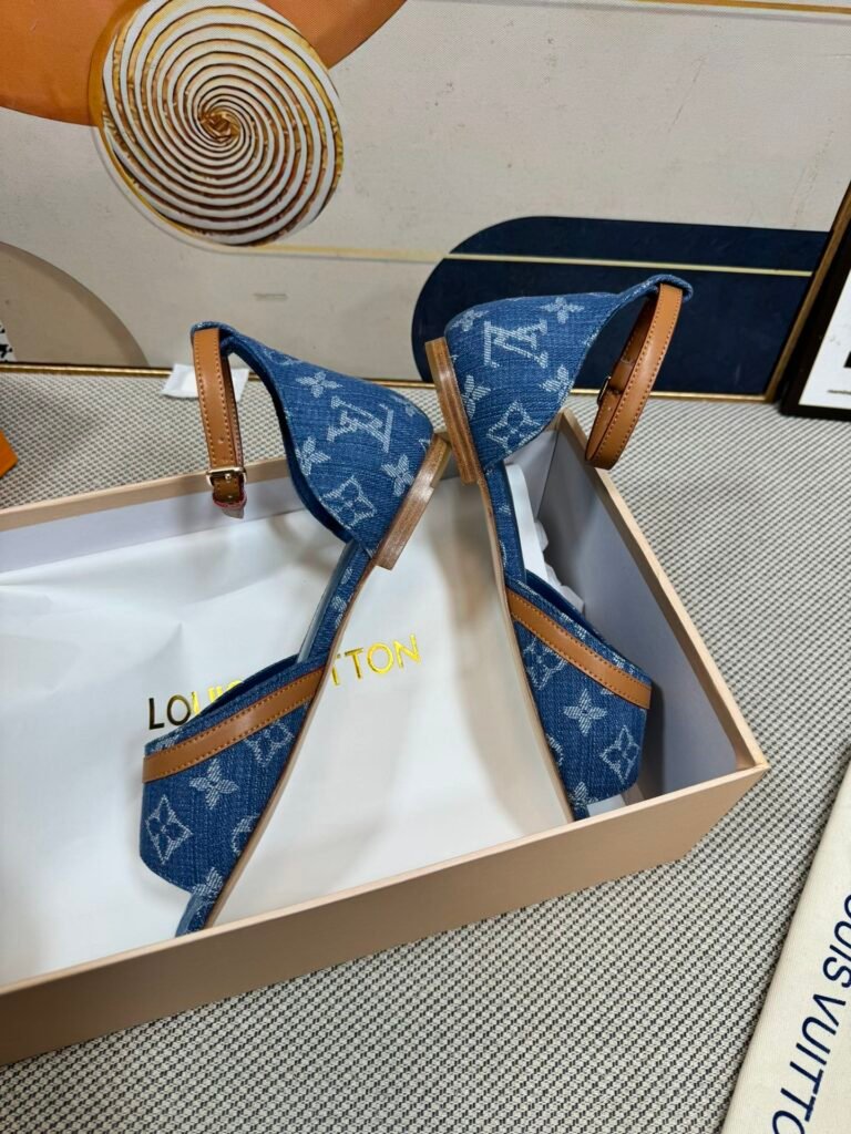 Louis Vuitton Unisex Slides detail image 7
