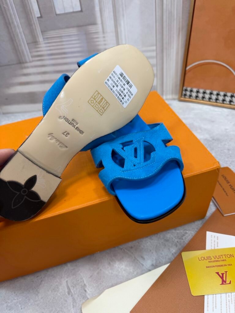 Louis Vuitton Unisex Slides detail 7