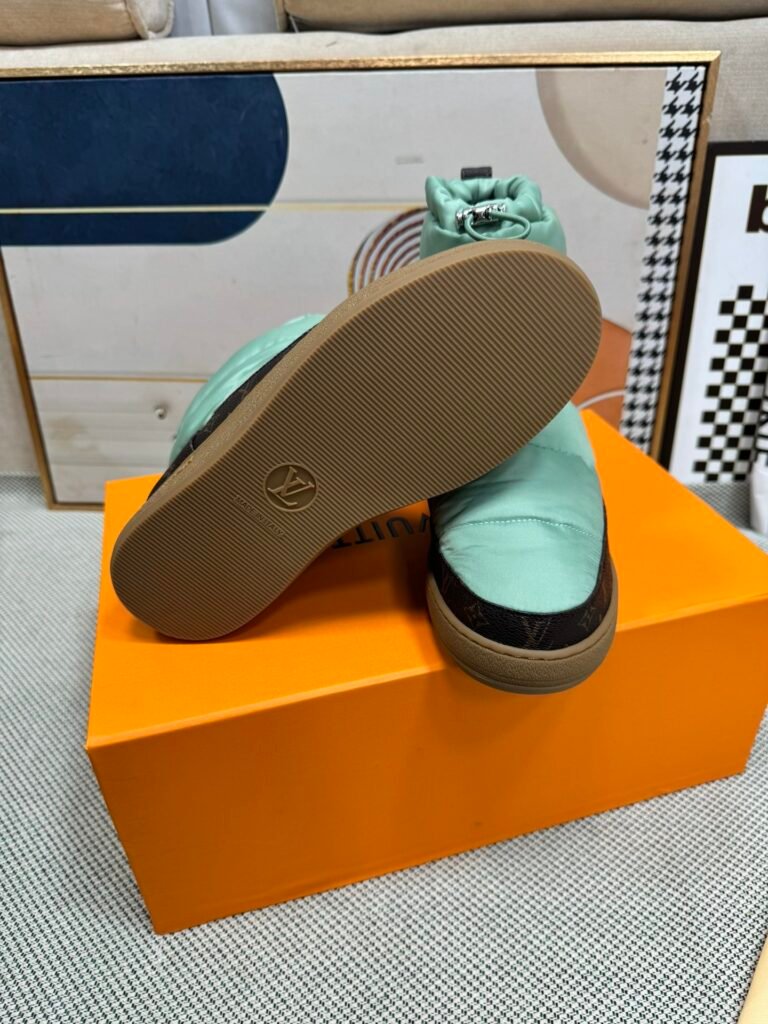 Louis Vuitton Unisex Snow Boots detail 7