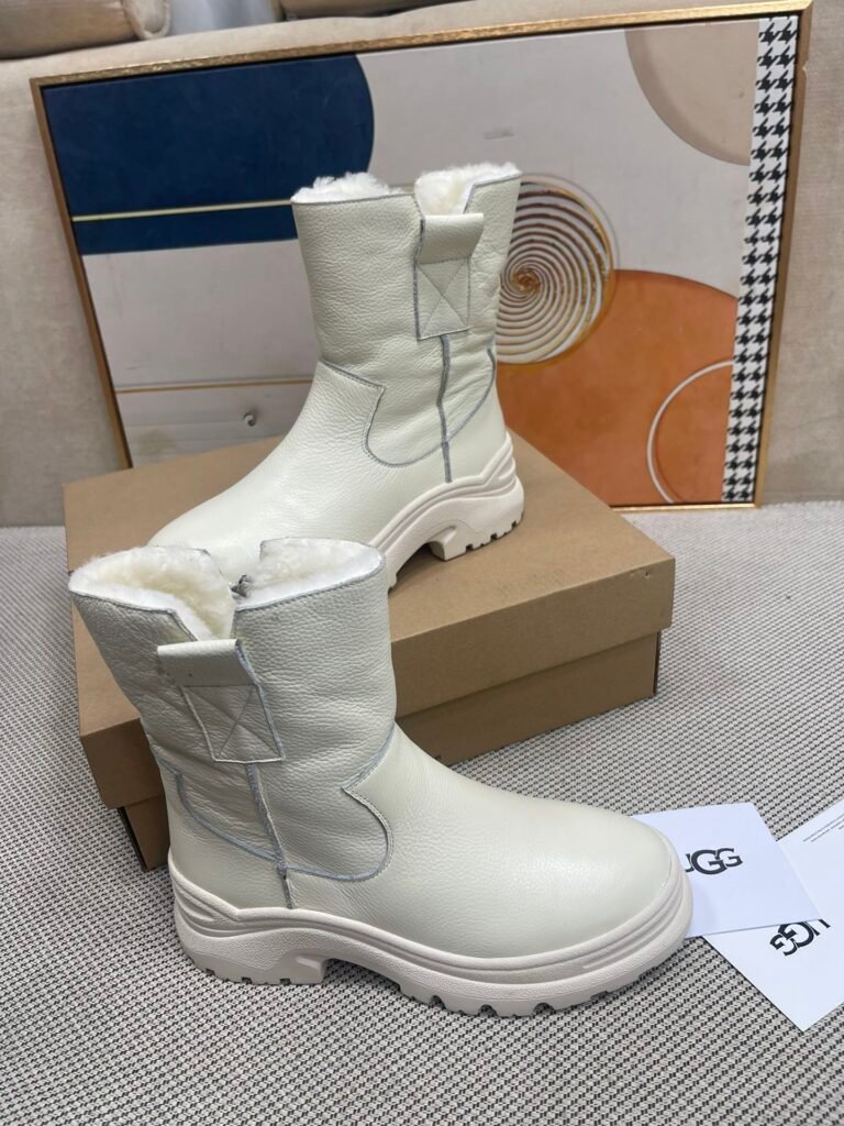 UGG Women's Snow Boots detail image 7