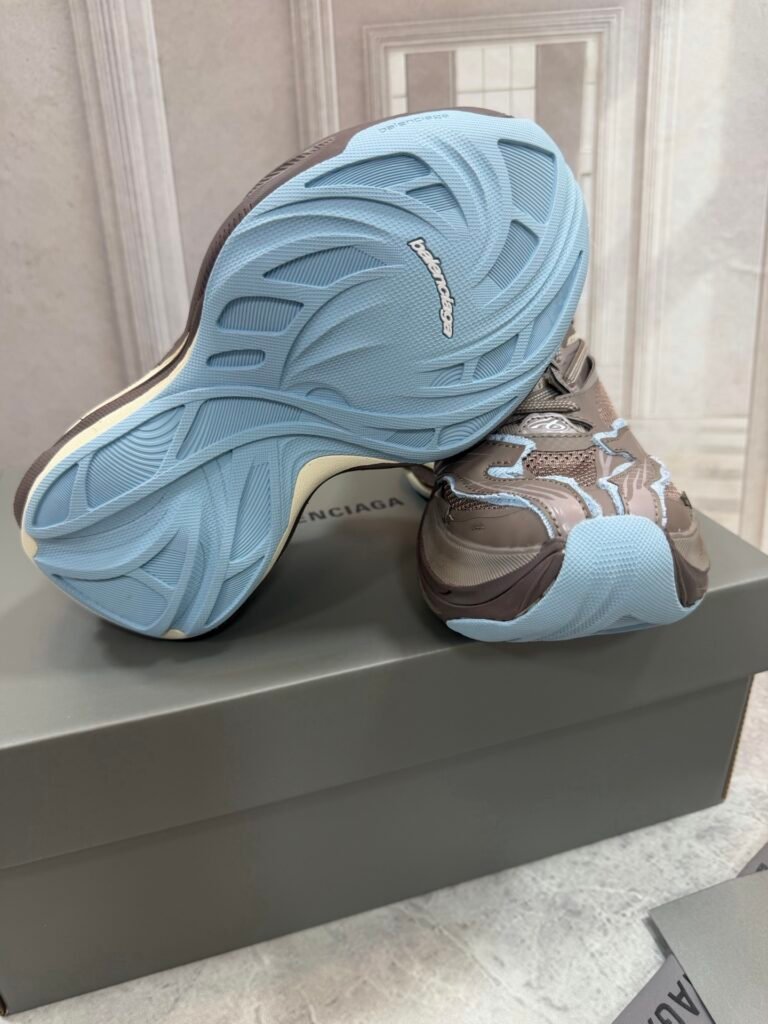 Balenciaga Unisex Distressed Sneakers detail image 7