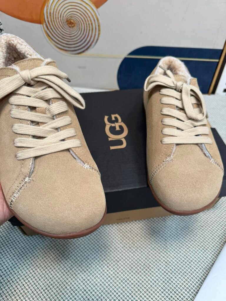 UGG Unisex Snow Boots detail image 7