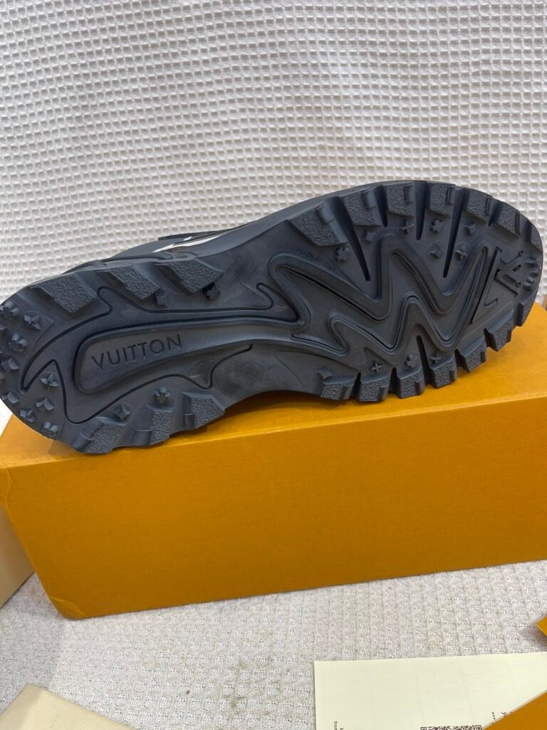 Louis Vuitton Unisex Athletic Sneakers detail image 7