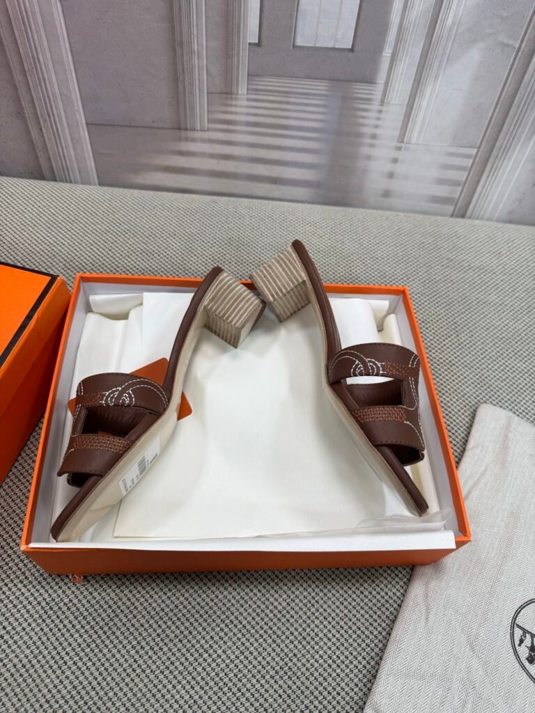 Hermès Unisex Slides detail 7