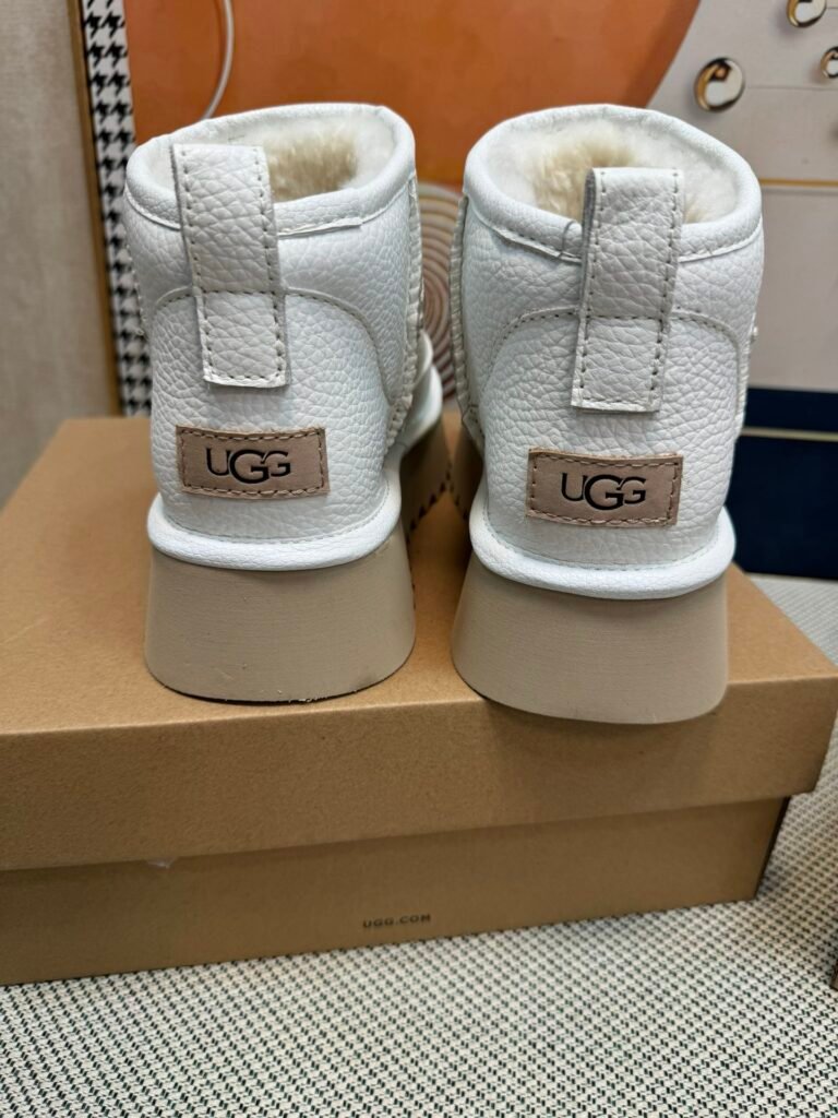 UGG Unisex Snow Boots detail image 7
