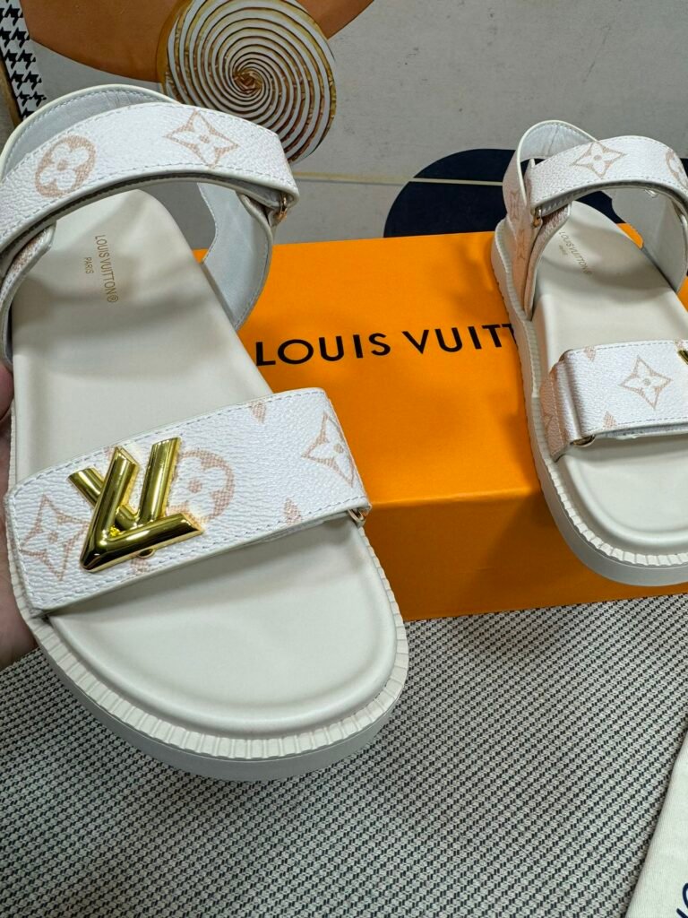 Louis Vuitton Unisex Sandals detail 7