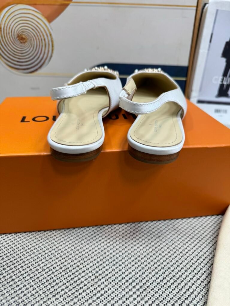Louis Vuitton Unisex Sandals detail 7