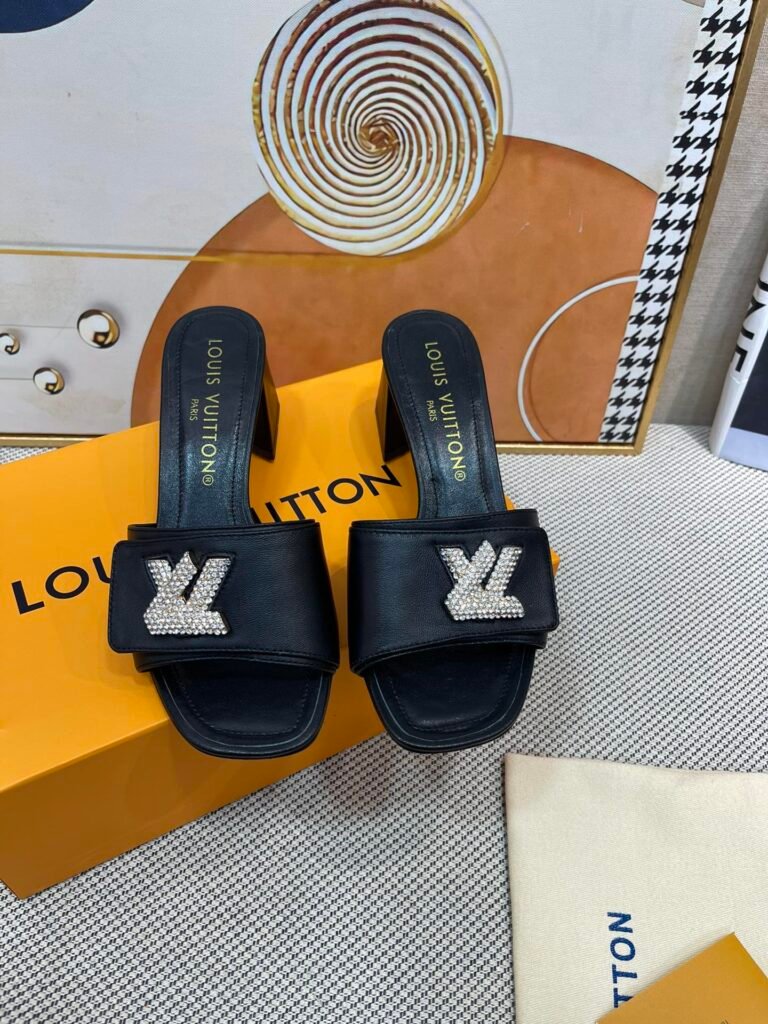 Louis Vuitton Unisex Sandals detail 7