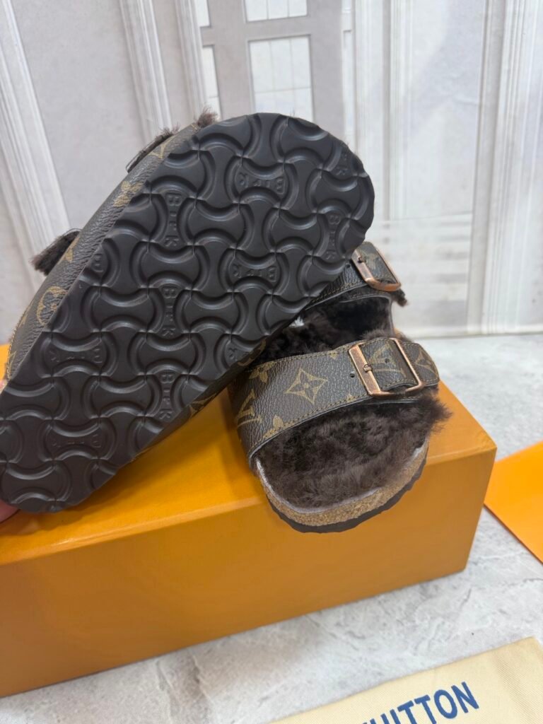 Louis Vuitton Unisex Slides detail image 7