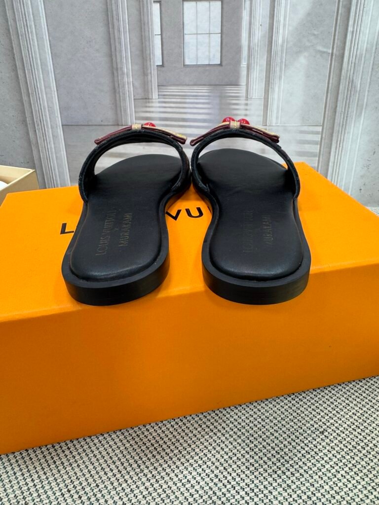 Louis Vuitton Unisex Slides detail 7