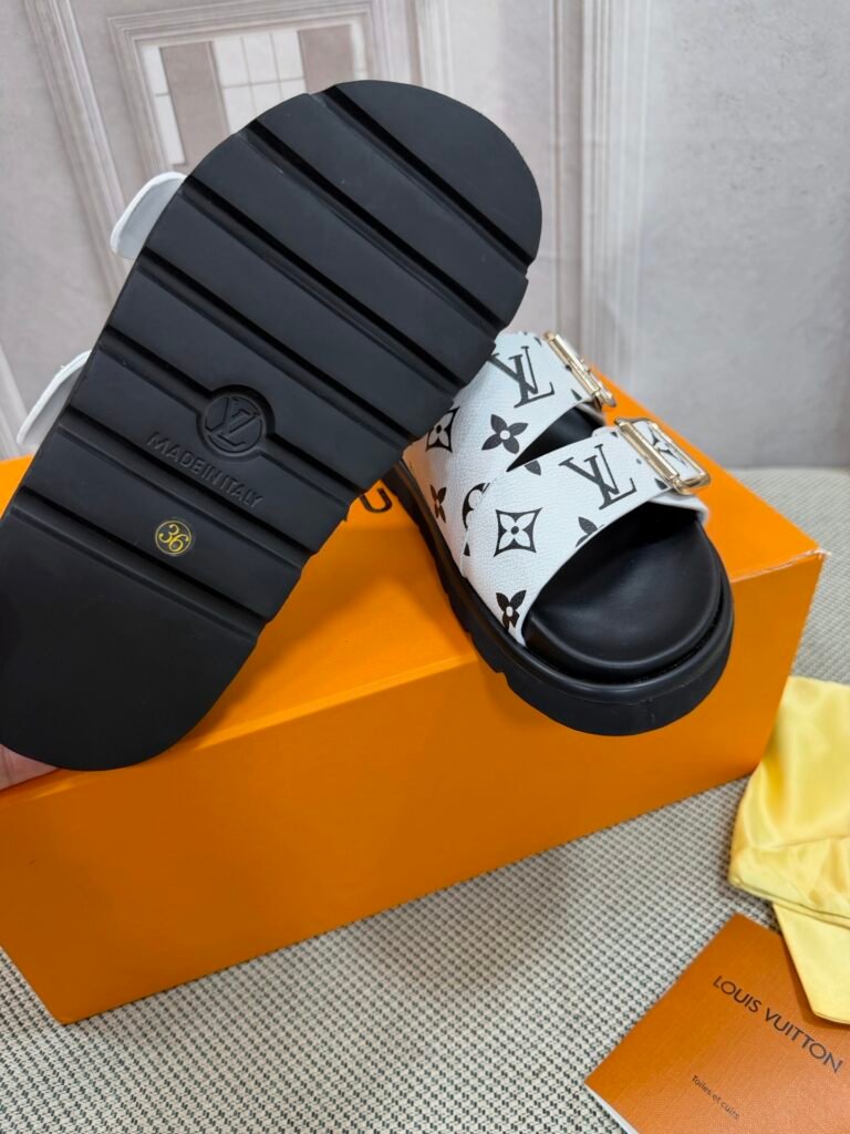 Louis Vuitton Unisex Slides detail 7