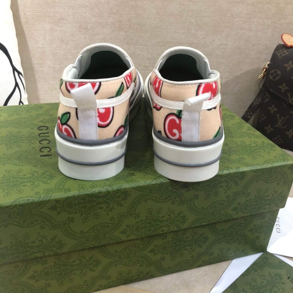 Gucci Unisex Loafers detail 7