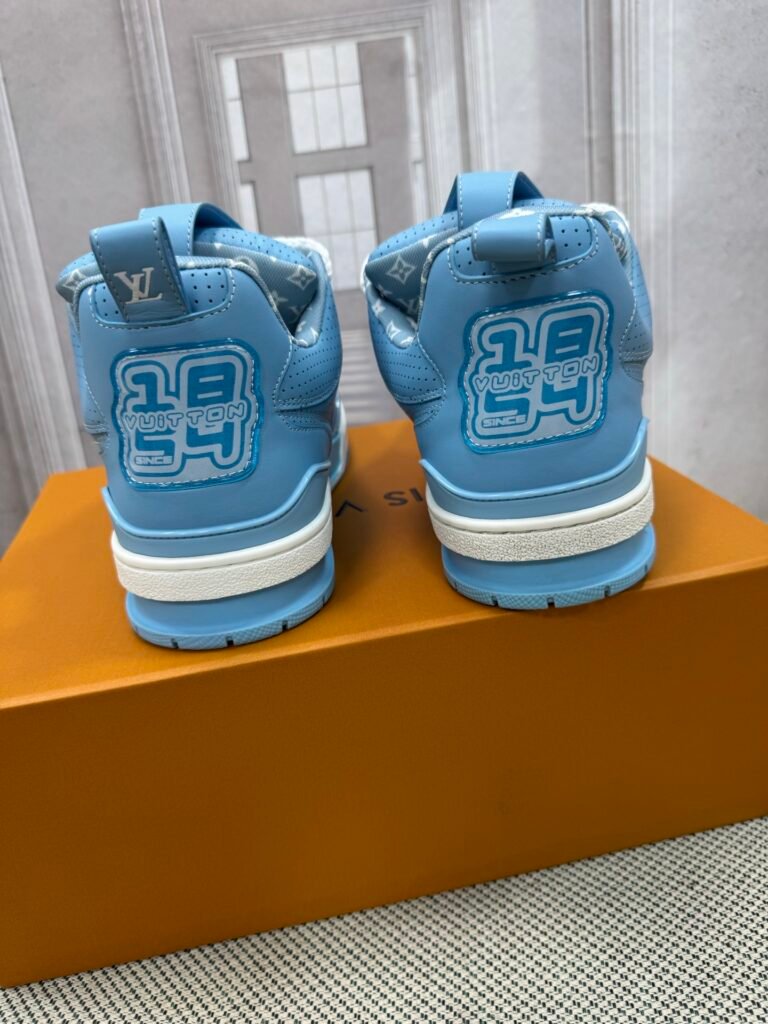 Louis Vuitton Unisex Chunky Sneakers detail 7