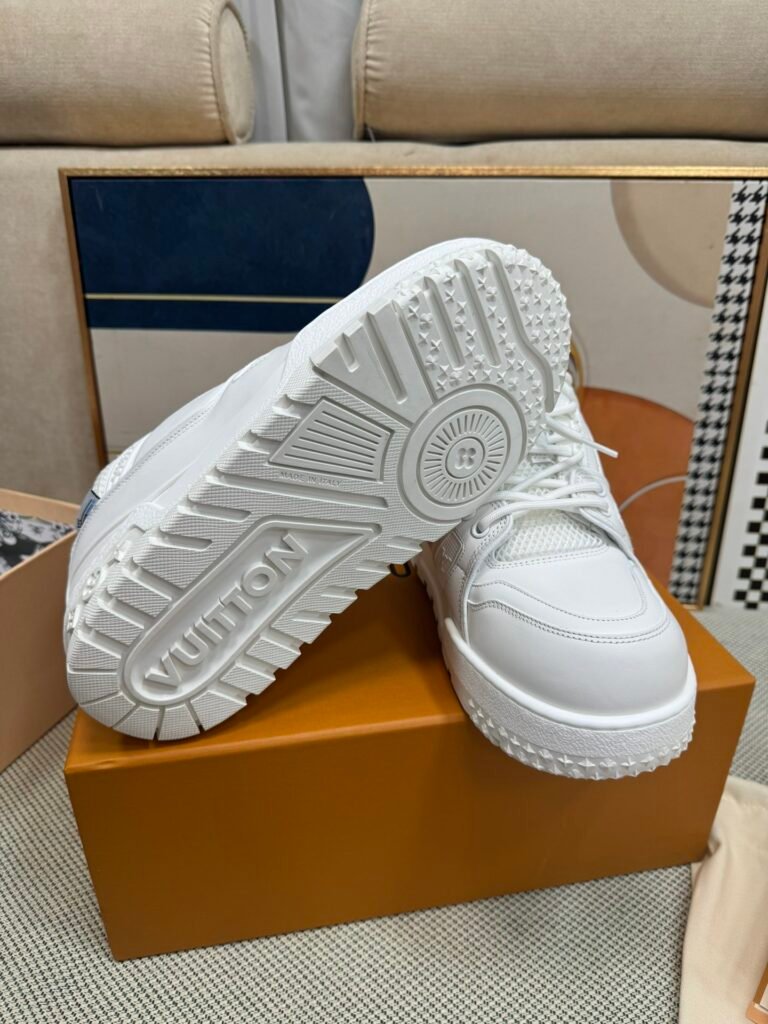 Louis Vuitton Unisex Chunky Sneakers detail image 7