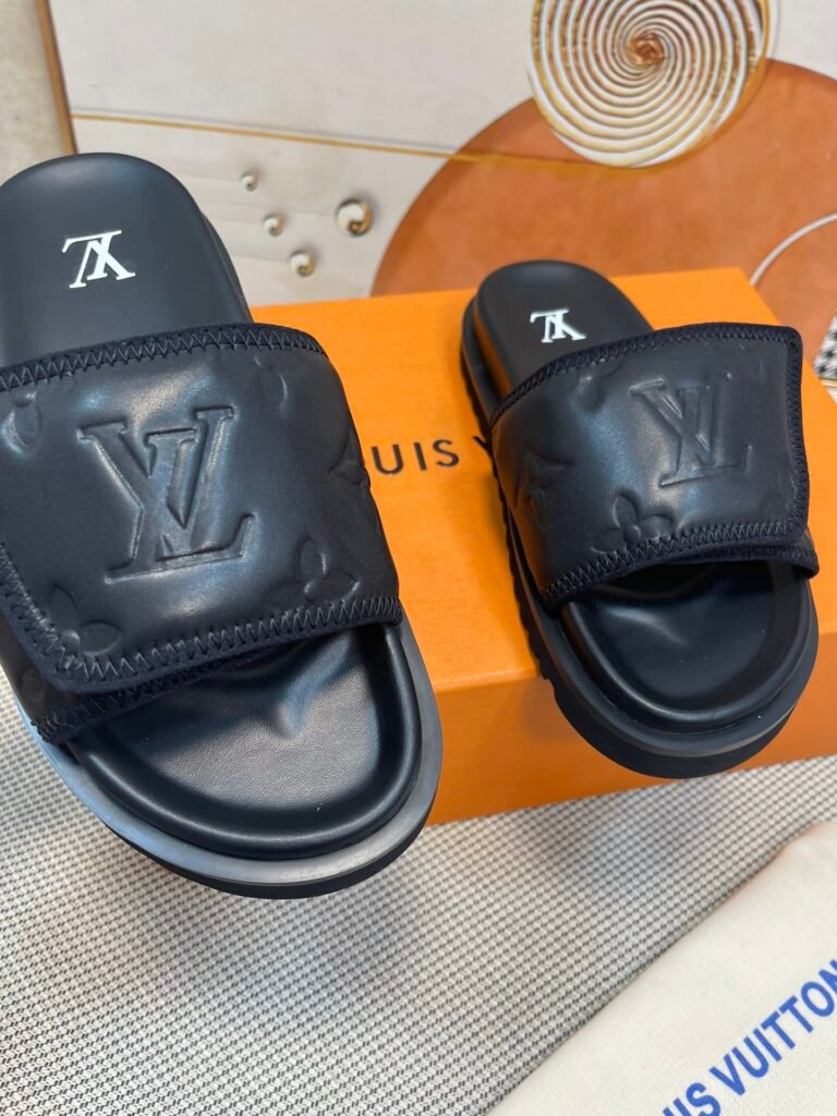 Louis Vuitton Unisex Slides detail 7