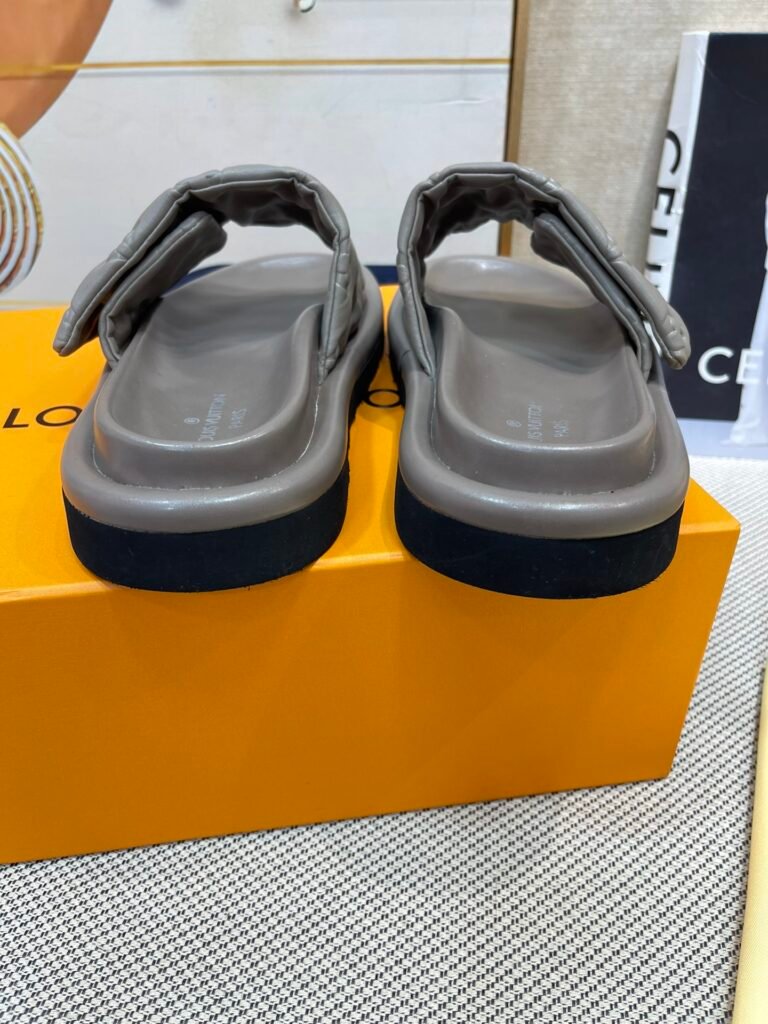 Louis Vuitton Unisex Slides detail image 7