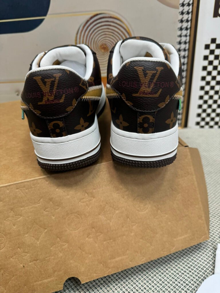 Louis Vuitton Unisex Athletic Sneakers detail image 7