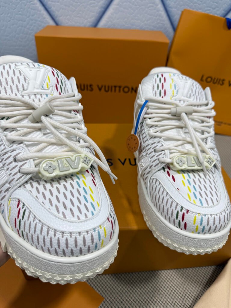 Louis Vuitton Unisex Chunky Sneakers detail 7