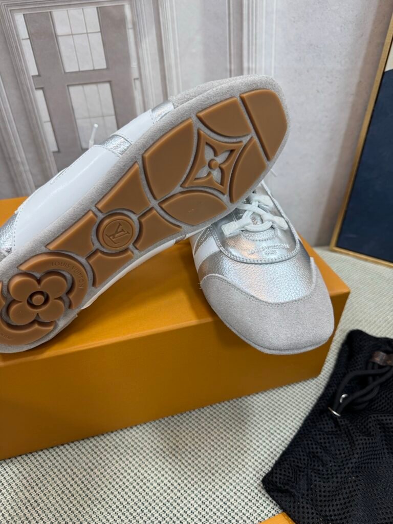 Louis Vuitton Unisex Chunky Sneakers detail 7