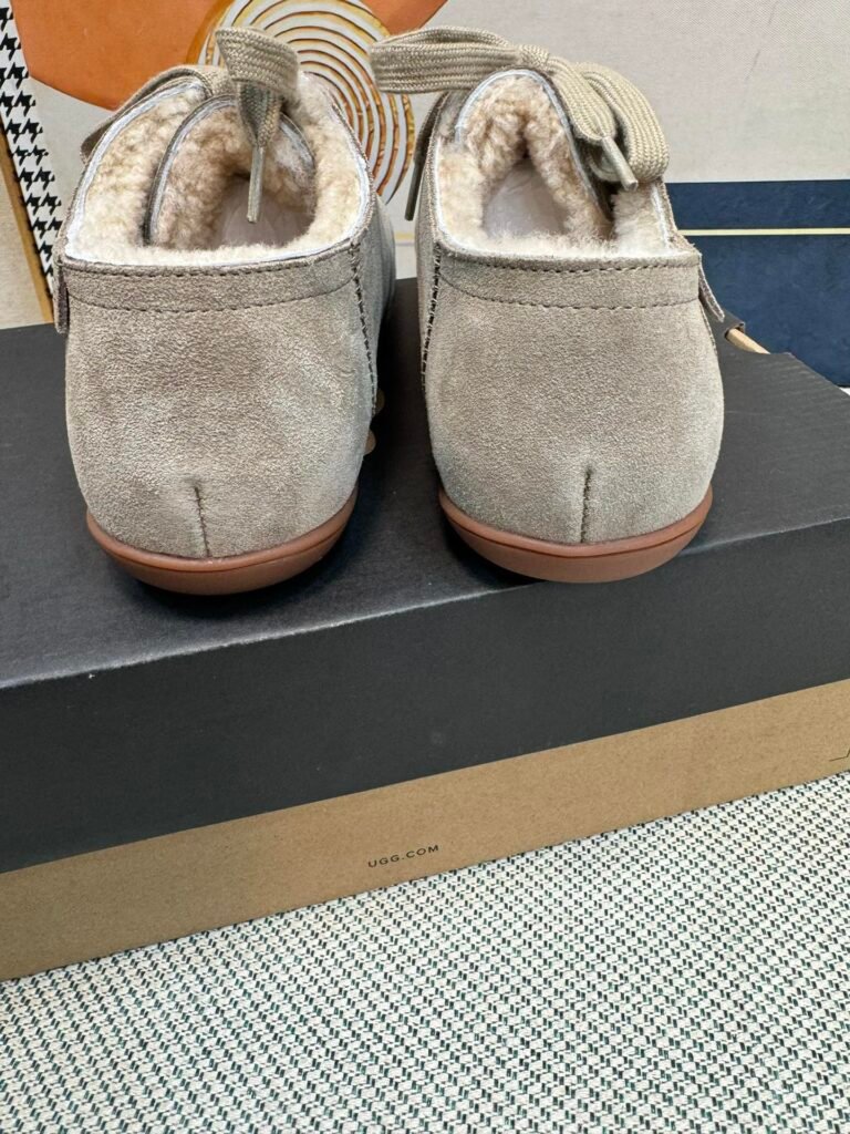 UGG Unisex Snow Boots detail image 7