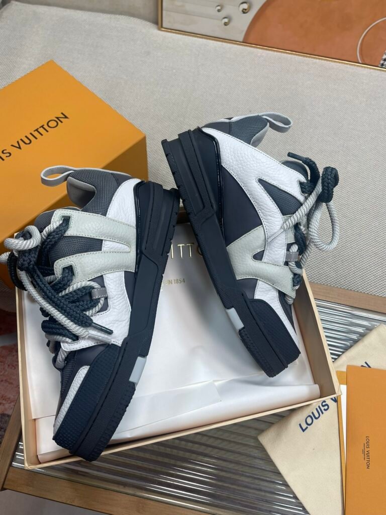 Louis Vuitton Unisex Chunky Sneakers detail 7
