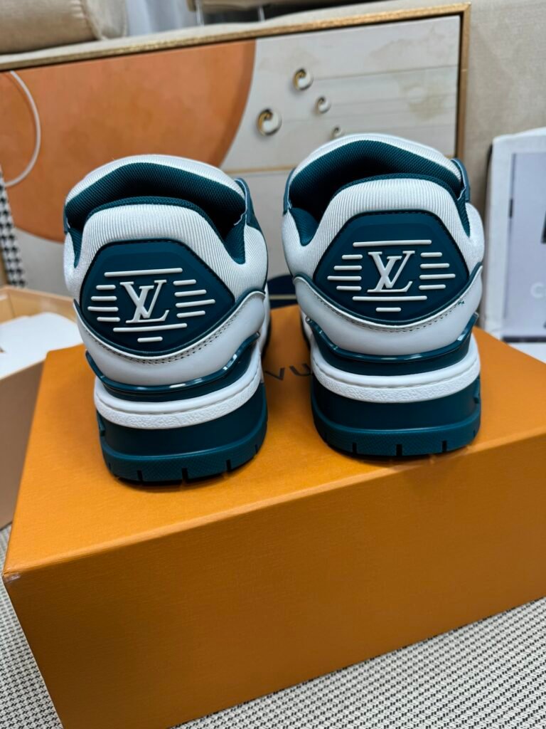 Louis Vuitton Unisex Chunky Sneakers detail 7