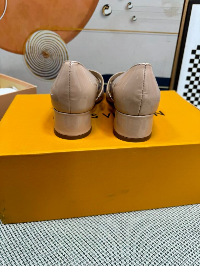 Louis Vuitton Unisex Sandals detail 7