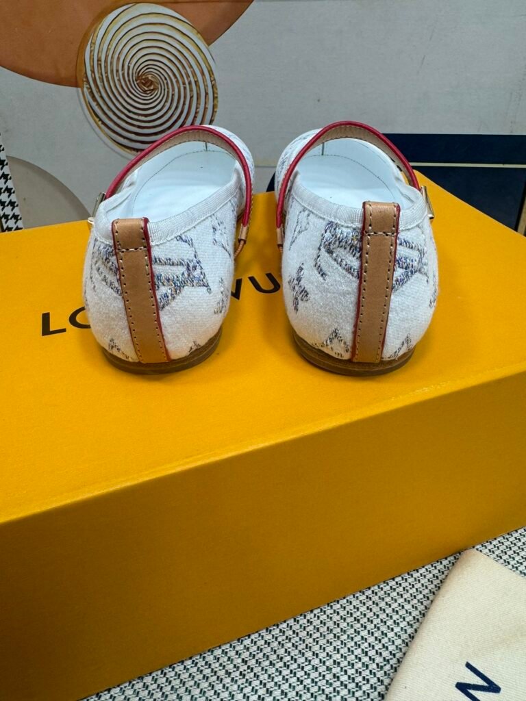 Louis Vuitton Unisex Sandals detail 7