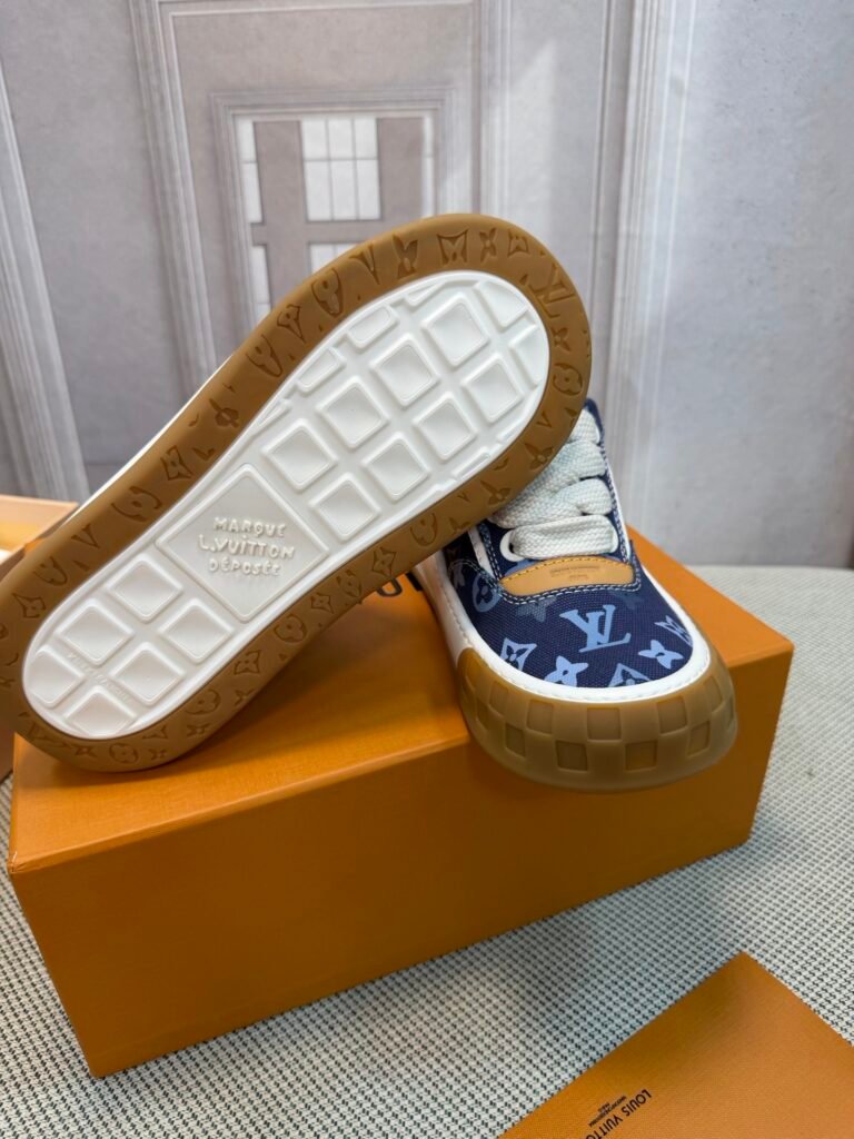 Louis Vuitton Unisex Low-Top Sneakers detail 7