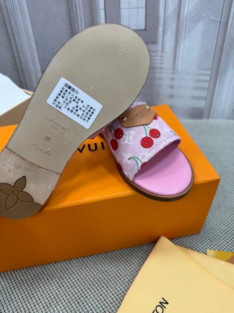 Louis Vuitton Unisex Slides detail image 7