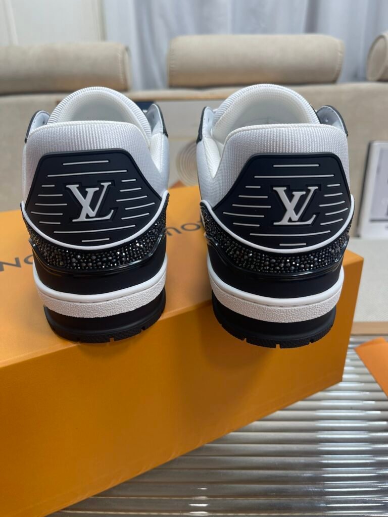 Louis Vuitton Unisex Low-Top Sneakers detail image 7