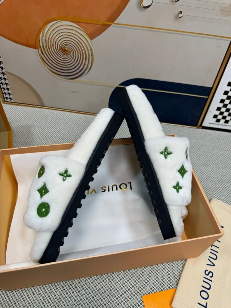 Louis Vuitton Unisex Shearling Shoes detail image 7
