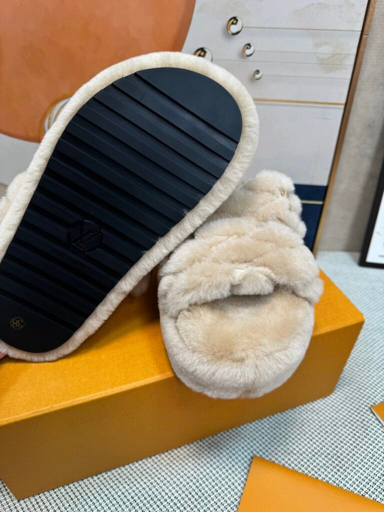 Louis Vuitton Unisex Shearling Shoes detail 7
