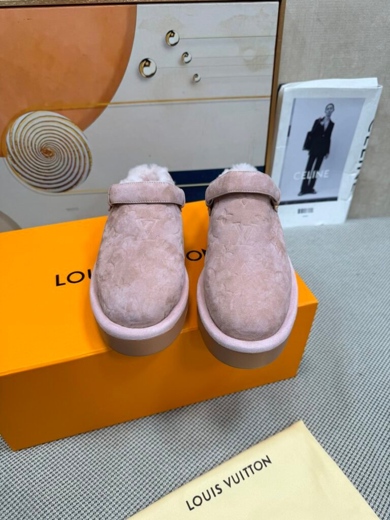 Louis Vuitton Unisex Shearling Shoes detail image 7