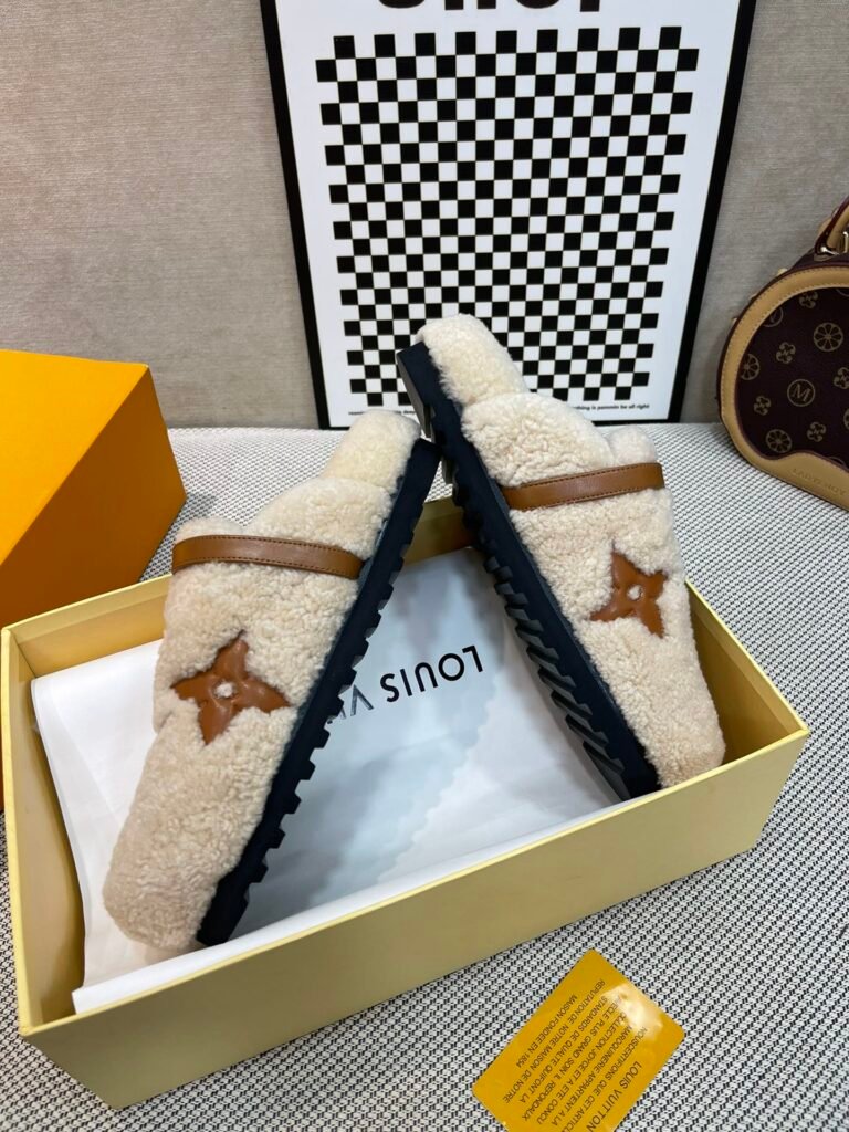 Louis Vuitton Unisex Shearling Shoes detail 7