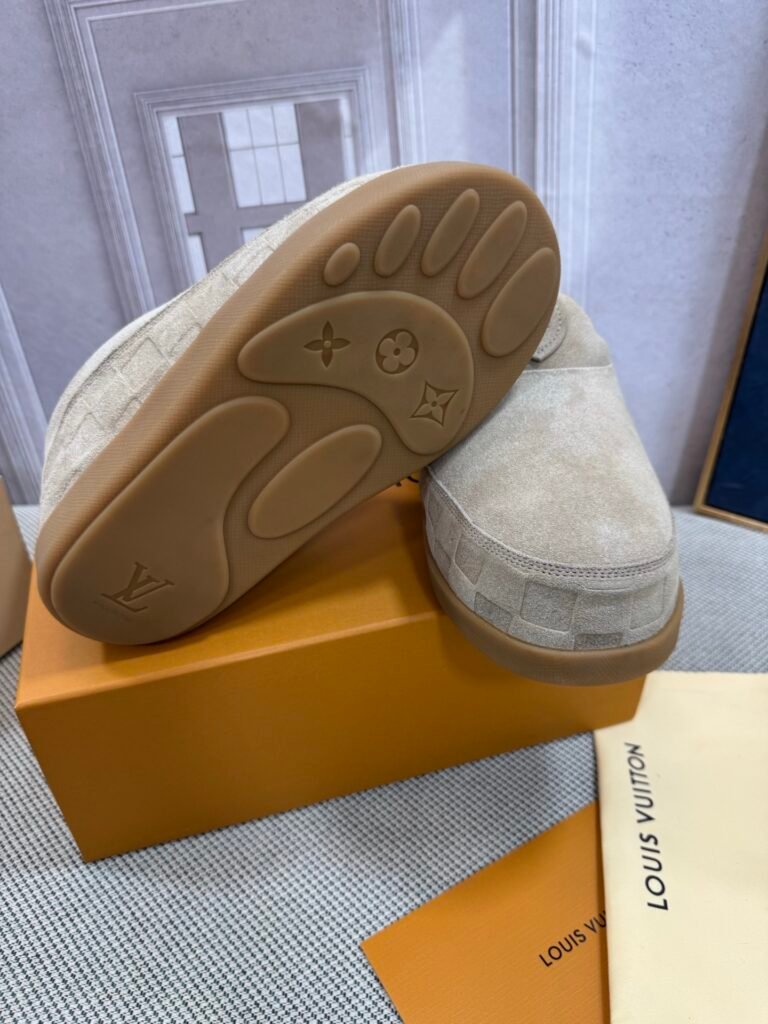 Louis Vuitton Unisex Shearling Shoes detail 7