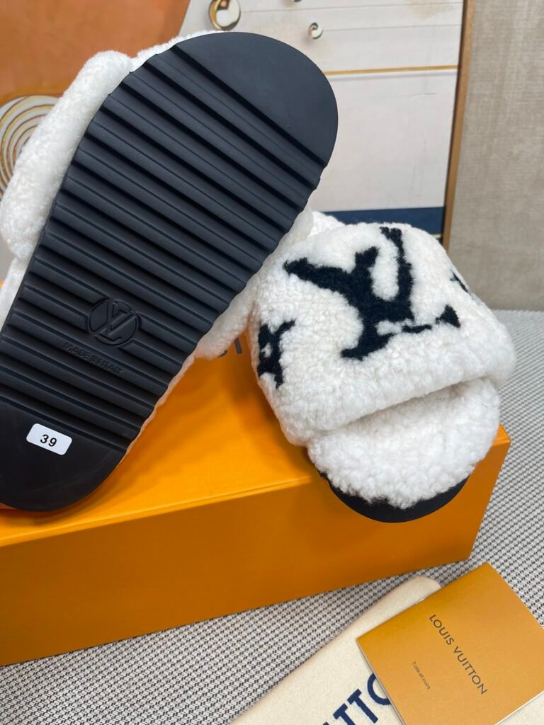 Louis Vuitton Unisex Shearling Shoes detail 7