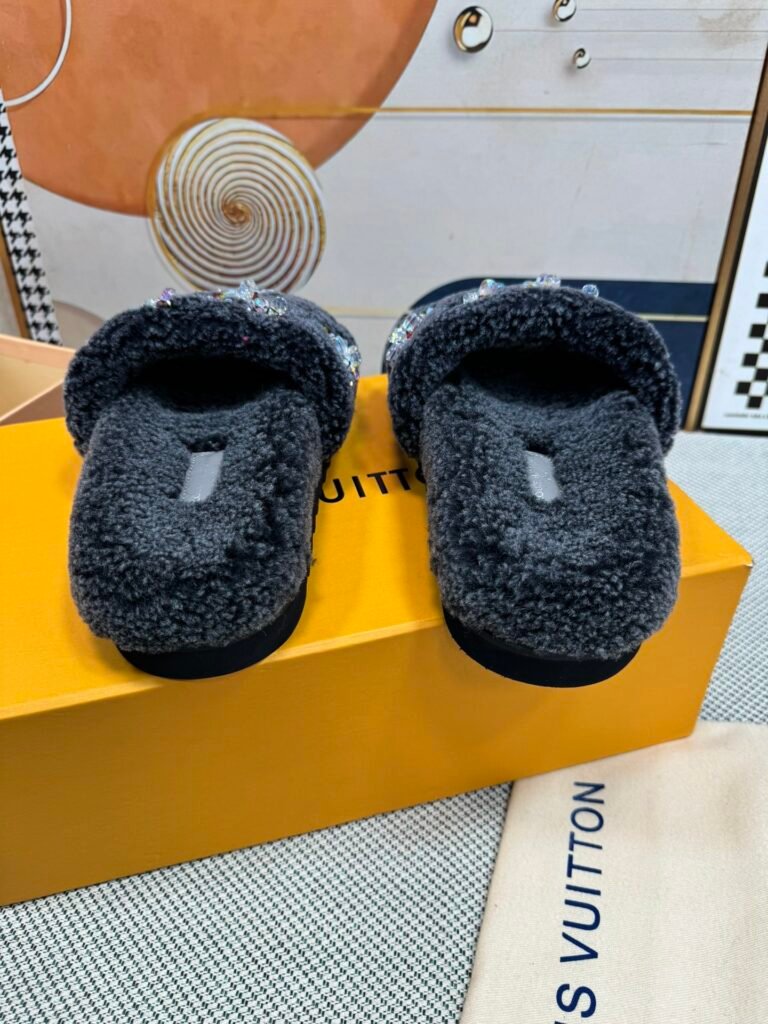 Louis Vuitton Unisex Shearling Shoes detail 7