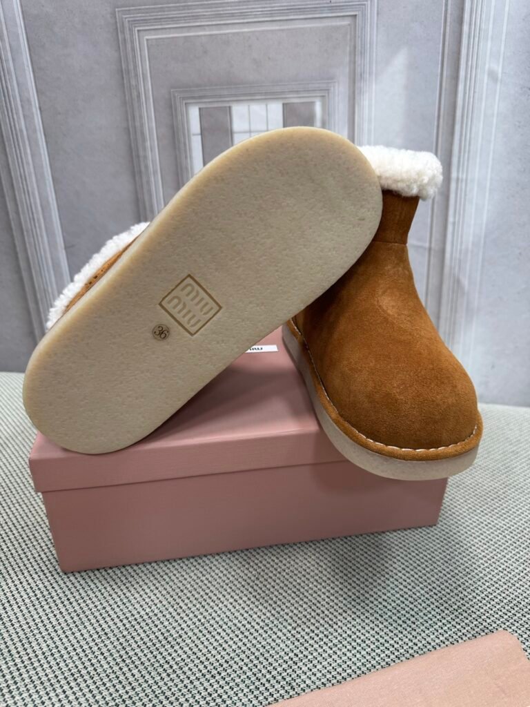 Miu Miu Unisex Snow Boots detail image 7