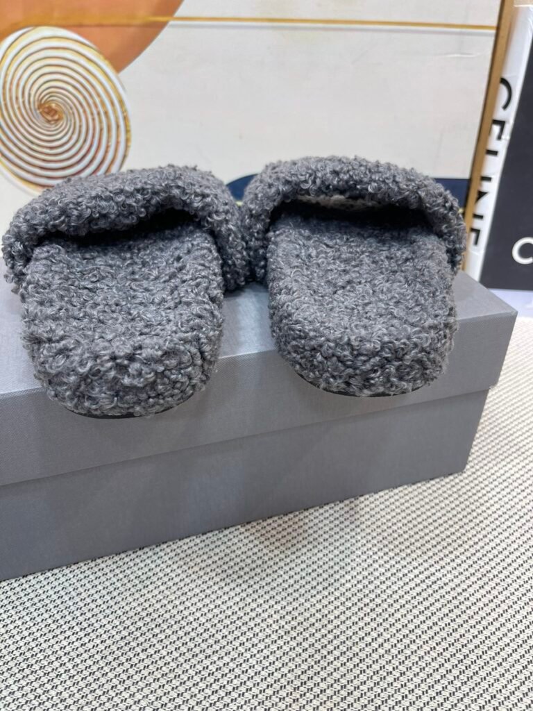 Balenciaga Unisex Sneakers detail image 7